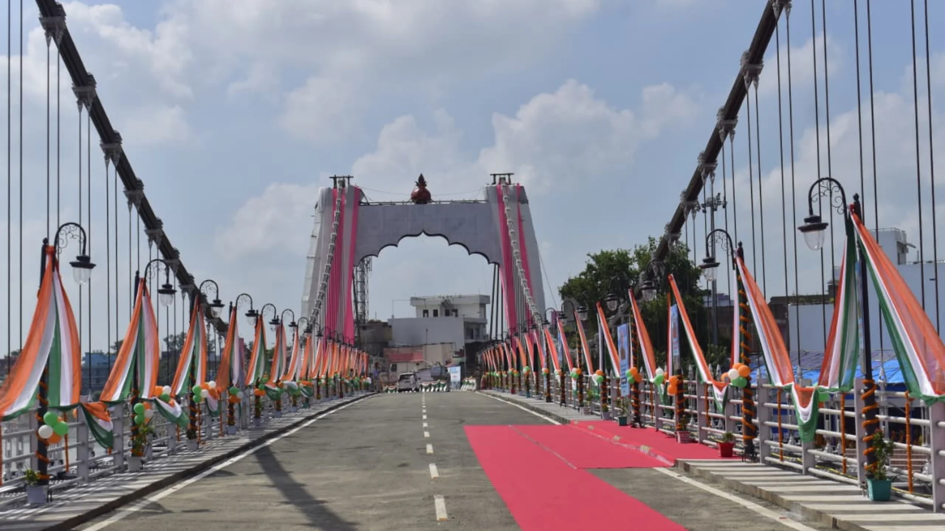 MOTORABLE SUSPENSION BRIDGE