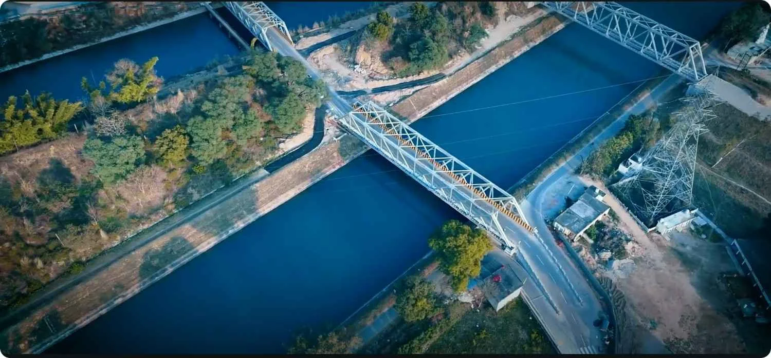 MOTORABLE TRUSS BRIDGE